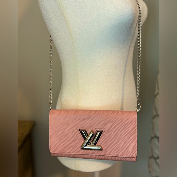 🩷✨SOLD✨🩷Louis Vuitton Pink Epi Twist Lock Long Wallst - Picture 2 of 9